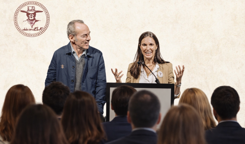 Imagen de Jaime Lafita (enfermo de ELA y motor de la asociación) y Alejandra Gil (médico colaborador)