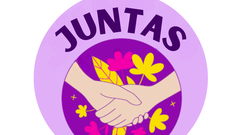 La imagen es un logotipo circular con un fondo en tonos morados y lilas. En el centro aparece el dibujo de dos manos entrelazadas, como un gesto de unión o apoyo. Las manos están rodeadas de flores de colores vivos, principalmente rosas, amarillas y fucsias, sobre un fondo morado intenso. En la parte superior del círculo, en letras grandes y oscuras, aparece la palabra “JUNTAS”. En la parte inferior del círculo, siguiendo la curva del borde, se lee la palabra “AHNAR