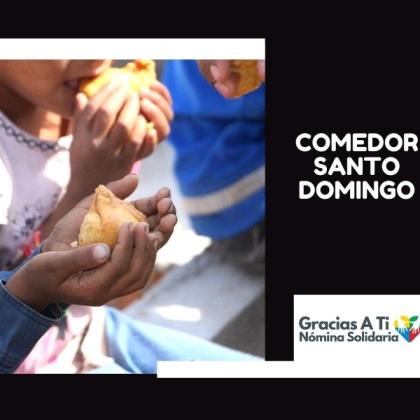 Imagen de unos niños con un pedazo de pan en las manos y comiendo