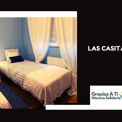 En la imagen se ve un dormitorio de dos camas, preparado para alojar a las familias de los niños hospitalizados en el CHUS.